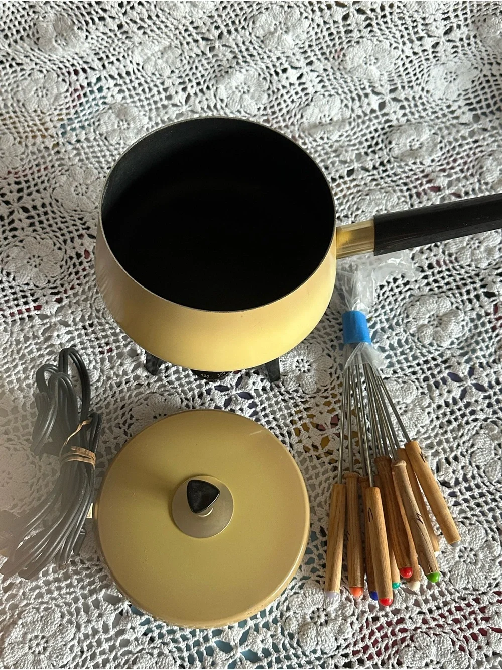 Vintage Harvest Yellow Chilton Electric Fondue Set, Groovy, MCM, Party Supplies